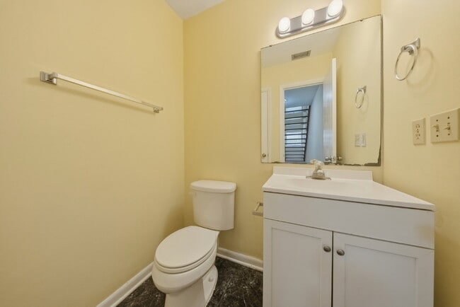 Building Photo - Spacious 2 bedroom townhouse with an additional loft located near TCC!
