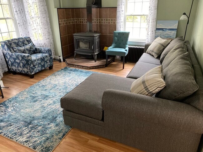 Building Photo - 74 Moore Ave