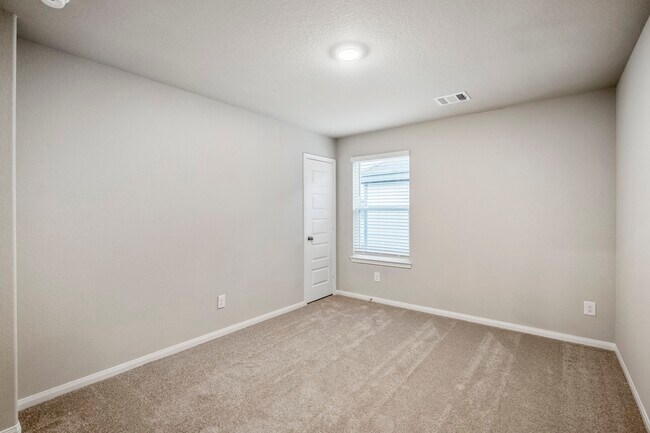 Building Photo - 2421 Shellcracker Dr