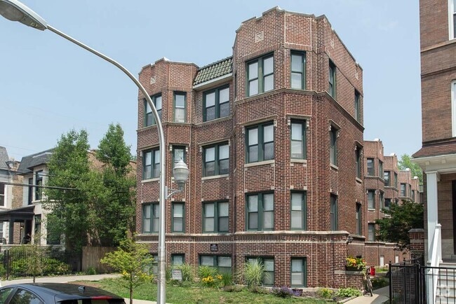Building Photo - 3845 N Greenview Ave