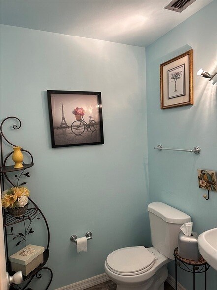 Building Photo - 16 Vista Palm Ln