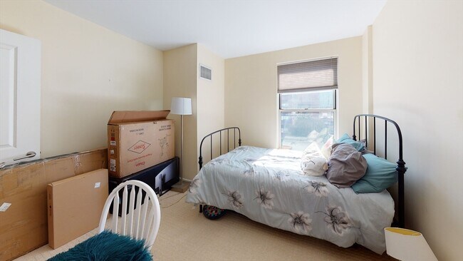 Building Photo - 16 Miner St