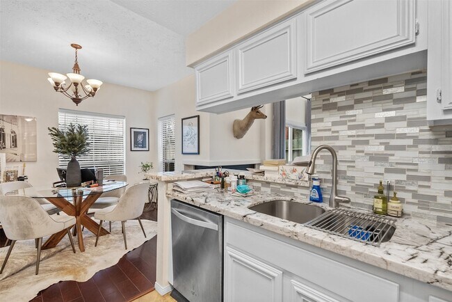 Building Photo - 2220 Bering Dr