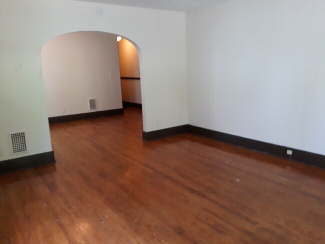 Building Photo - 265 Grand Ave