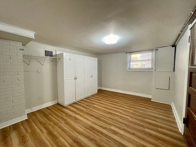 Building Photo - $0 DEPOSIT OPTION, NEW PAINT, TRADITIONAL BRICK HOME, WALKING DISTANCE TO DU!! LARGE BACKYARD, DE...
