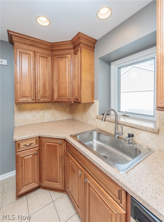 Building Photo - 23915 Glenhill Dr