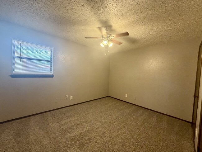 Building Photo - 109 S Keystone Dr