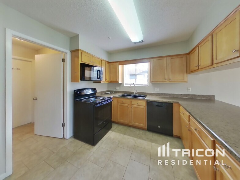 Building Photo - 5726 Springhaven Dr
