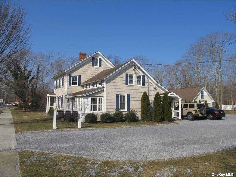 3 Unit Complex - 591 Main St