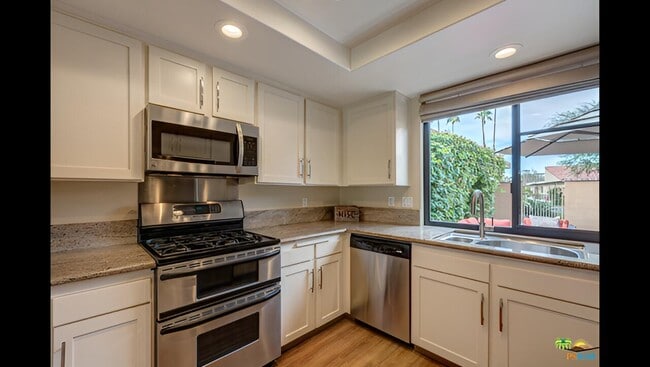 Building Photo - 11 Palma Dr