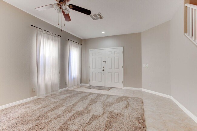 Building Photo - 809 Royal Birch Ln