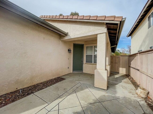 Building Photo - Charming & Updated Single-Story Home in Te...