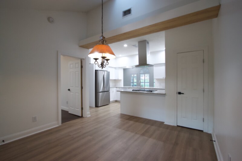 Building Photo - 320 Heneretta Dr