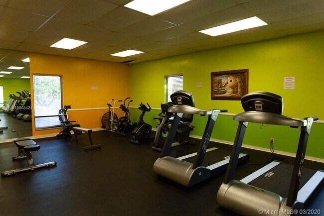 Building Photo - 300 NE 26th Ave