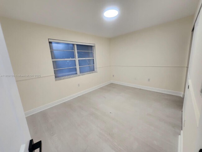 Building Photo - 200 SW 113th Ave