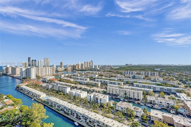 Building Photo - 2000 Island Blvd