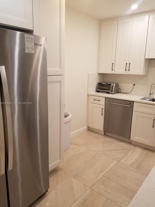 Building Photo - 2500 Parkview Dr