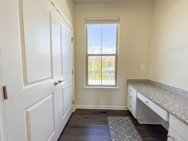 Building Photo - 10132 Dorsey Ln