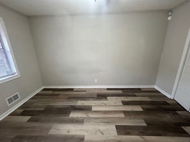 Building Photo - 1209 Hancock St