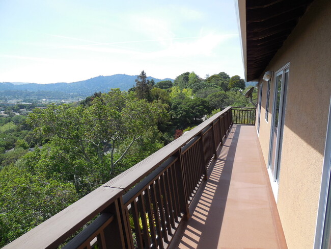 Building Photo - MODERN FOUR BEDROOM HOME IN THE GREENBRAE ...