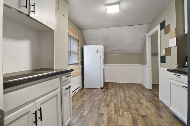 Building Photo - 5619 14th Ave