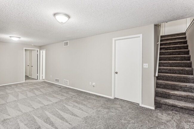 Building Photo - Spacious 3-Bedroom Home for Rent with Basement and Garage!