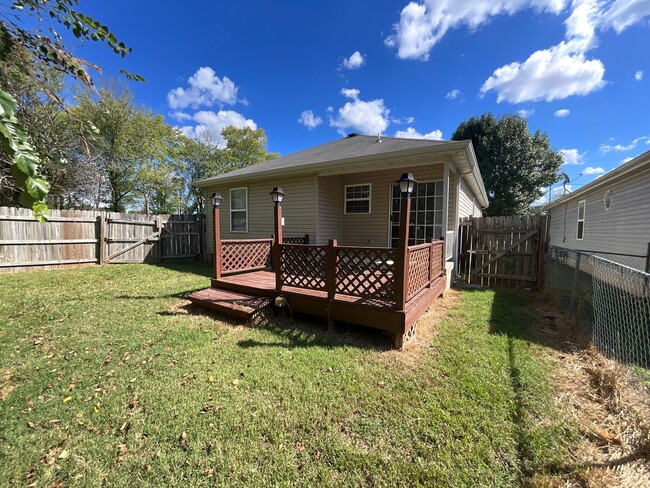 Building Photo - Clean and Cozy Home in NW Springfield