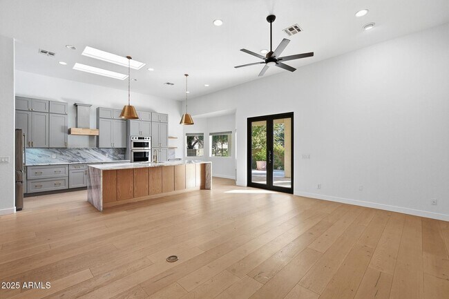 Building Photo - 11415 N 44th St