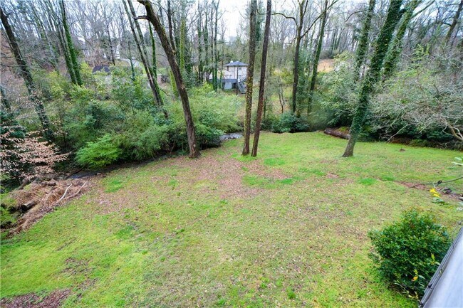 Building Photo - 643 Navarre Dr