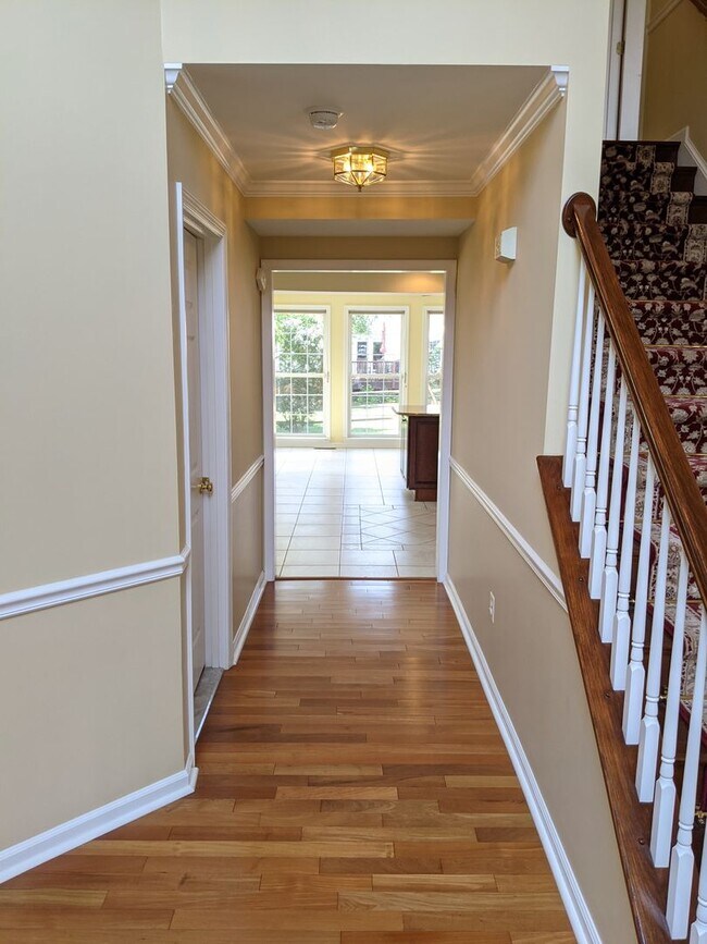 Building Photo - 403 McClellan Dr