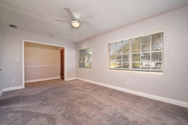 Building Photo - Cute 3/2 House with 2-Car Garage near Lake Underhill/Downtown Orlando