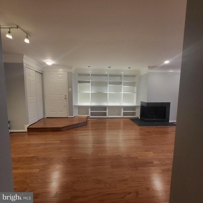 Building Photo - 5800 Cove Landing Rd