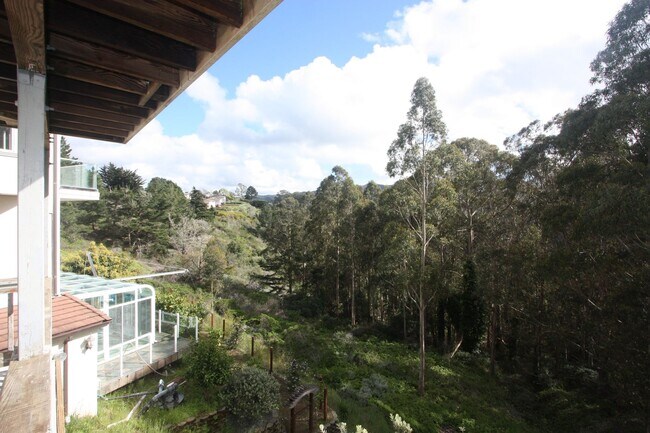 Building Photo - Outside Leasing - 10 Andorra Ct