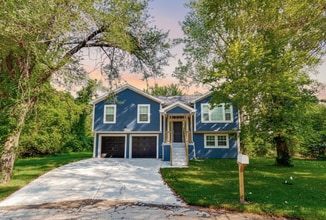 Building Photo - AVAILABLE SOON: Move-In Ready 4-Bedroom Beauty with Modern Finishes & Spacious Yard!