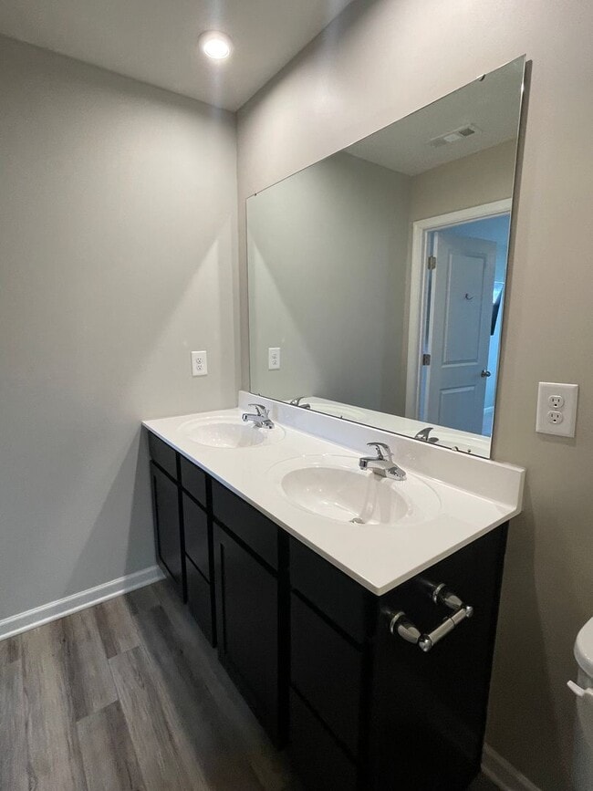 Building Photo - 2017 Westchester Dr