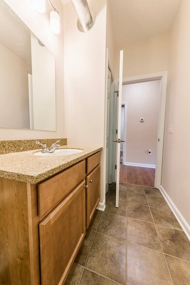 Bath 1 - 12 Cunliffe Way