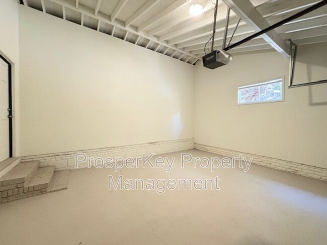 Building Photo - 4013 Toccoa Ave