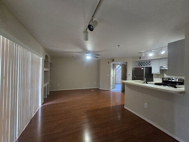 Building Photo - One bedroom one bath apartment close to USF