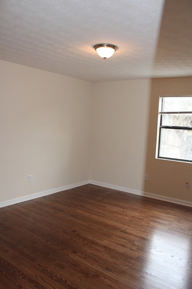 Building Photo - 2 Bedroom/2 Bathroom Condo!
