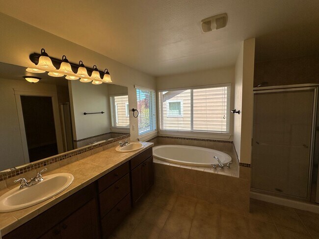 Building Photo - 4219 Cashmere Dr NE