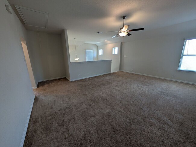 Building Photo - 4/2.5/2 with Large Game Room / Near Gruene...
