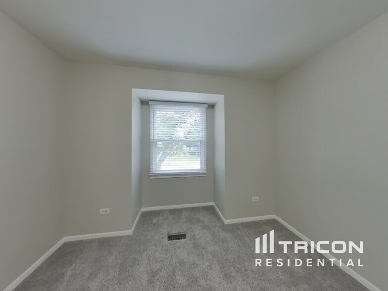 Building Photo - 1414 Lakewood Dr