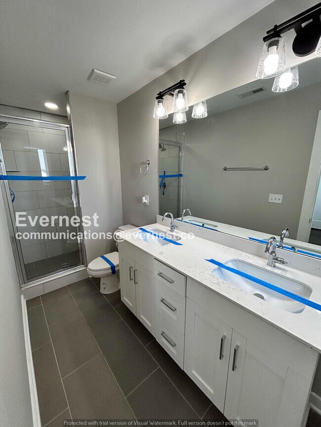 Building Photo - Limited Time Special Offer! / 3 Bed/2 Bath Townhome with Off-Street Parking / Pet-Friendly /Avail...