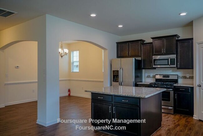 Building Photo - Spacious Single-Family Home with 1st Floor Office, Loft & Fenced Backyard , Includes Washer/Dryer