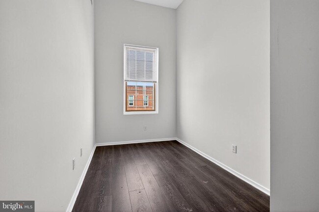 Building Photo - 1918 W Diamond St