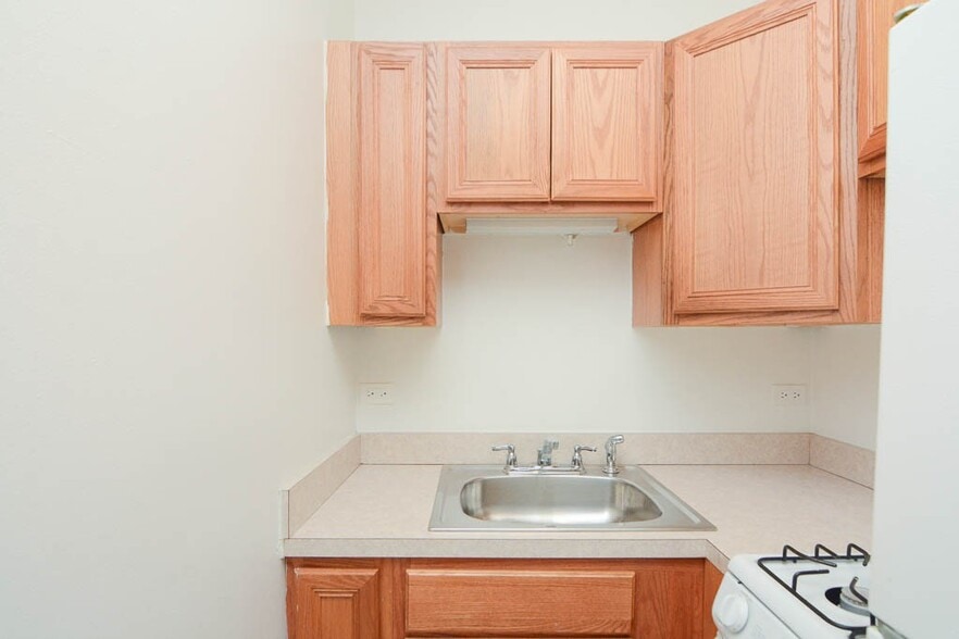 Building Photo - 516 W Melrose St