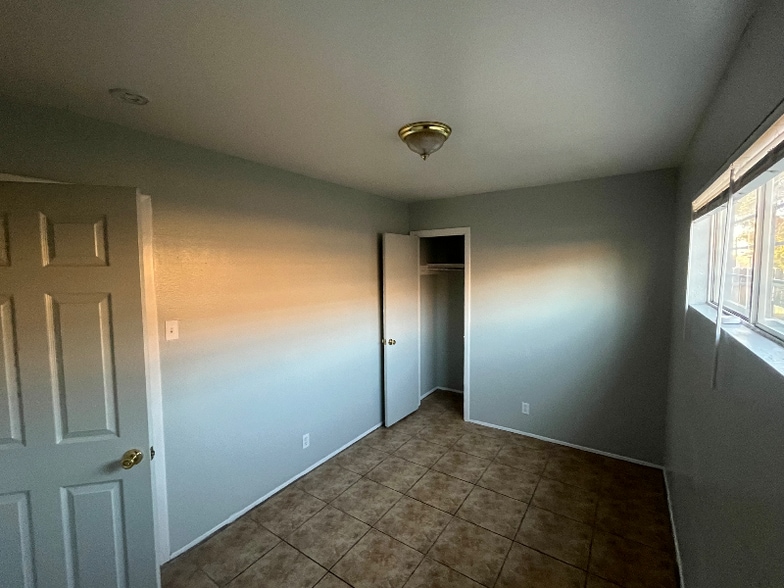 Building Photo - 511 Utah St SE