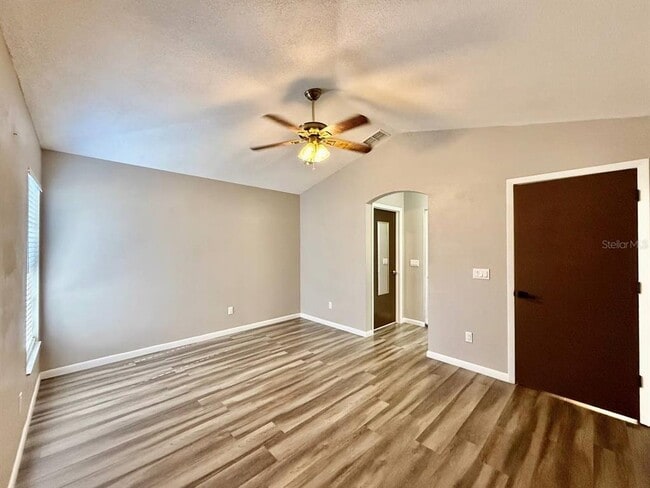 Building Photo - 8711 Busch Oaks St