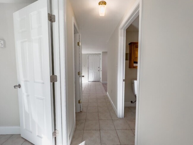 Building Photo - 592 American Legion Hwy