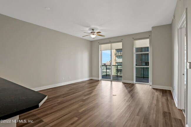 Building Photo - 1431 Riverplace Blvd